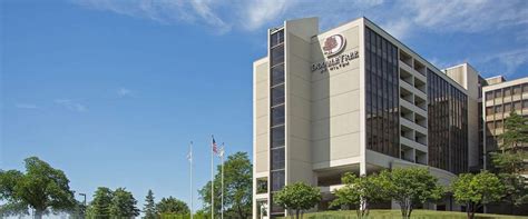 DOUBLETREE HOTEL CHICAGO - OAK BROOK