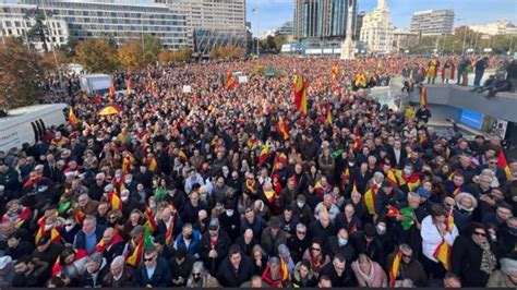 Protestele masive continuă în Spania 25 000 de oameni cer demisia