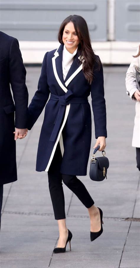 Megan Markle In A Navy And White Wrap Coat Fallfashion Fallstyle