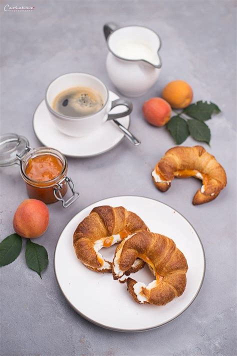 Croissants Mit Ricotta Und Marmeladen Füllung Süßes Backwerk Snack Rezepte Brunch Rezepte