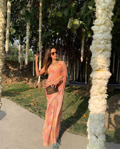 Mira Kapoor Gets Summer Wedding Fashion Right In A Blush Pink Floral Saree