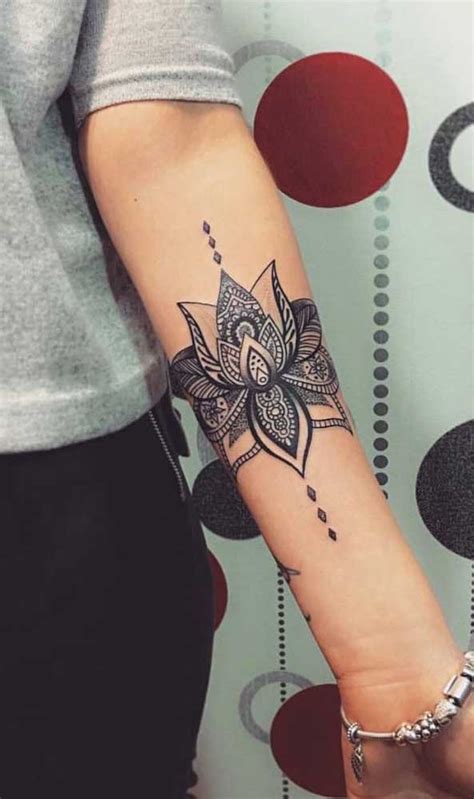 Tatuagem Indiana símbolos desenhos onde tatuar e fotos