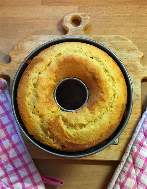 Gâteau au yaourt ultra simple pour 2 personnes Recettes Elle à Table