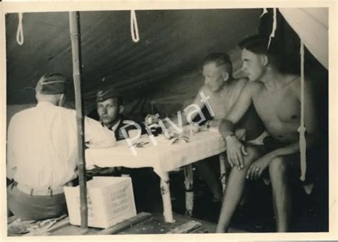 Foto Seconda Guerra Mondiale Wehrmacht Soldati Tenda Nuda L