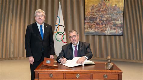 IOC President Thomas Bach welcomed the Guatemalan Head of State ...