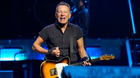 Bruce Springsteen Superfans Thrilled Rock Icon Will Make His Winnipeg