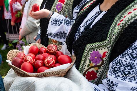 Sărbătoarea Paştelui însoţită de numeroase tradiţii obiceiuri şi