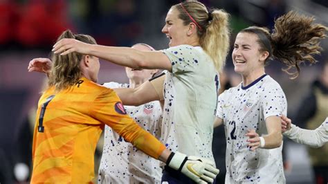 VIDEO: USWNT goalkeeper Alyssa Naeher saves three penalties & scores ...