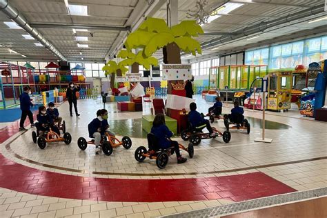 I più piccoli a scuola guida A lezione insieme allAci per la sicurezza