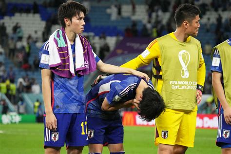 試合後も涙、涙、涙pk失敗の三笘薫は真っ赤な目で気丈に、南野拓実は報道陣に立ち止まれずクロアチア戦直後“中継には映らなかった選手の姿”（3