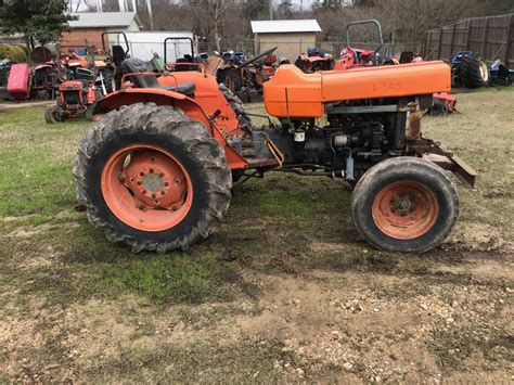 Salvage Tractor Kubota L305