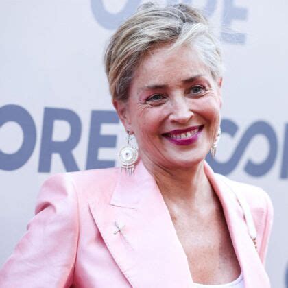 PHOTO Sharon Stone sculpturale à 64 ans elle pose en bikini et