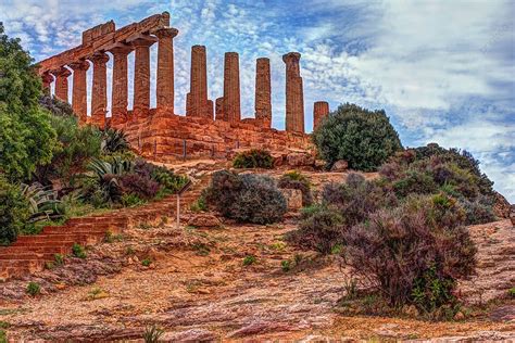 Ancient Greek Landmarkthe Temple Of Juno In Valle Dei Templi Photo