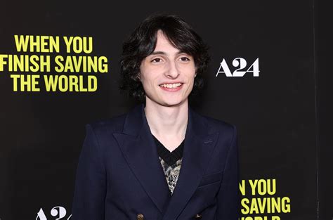 Finn Wolfhard Schreibt Winona Ryder Eine Sms über Die Rockstars Die