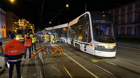 Mannheimer Straßenbahn entgleist beim Abbiegen SWR Aktuell