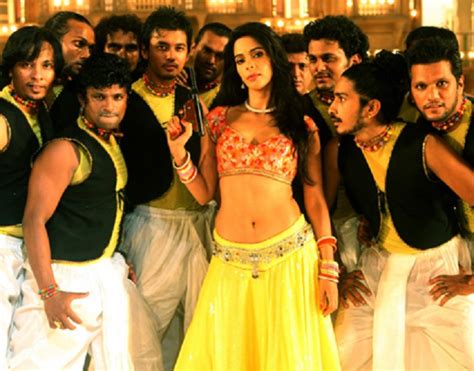 Mallika Sherawat sizzles in "Ghaghara" song