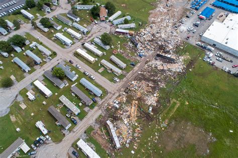 Tornado Damage: 13 Days of Devastation in Photos (26 photos) – SySyPhoTo