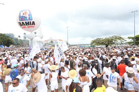 Carlinhos Brown Participa De Cortejo Da Lavagem Do Bonfim A Filha