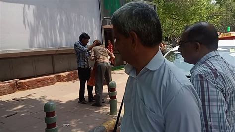 Fight At Delhi Connaught Place Youtube