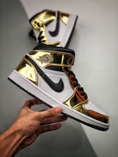 Nike 나이키 에어조던 1 미드 메탈릭골드 Air Jordan 1 Mid Se Metallic Gold Black