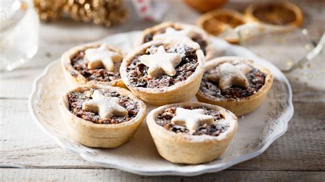 Best supermarket mince pies for Christmas 2020: Aldi, Lidl & more ...