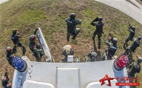 練得狠 才能打得贏！直擊武警特戰隊員動車反劫持演練現場 每日頭條