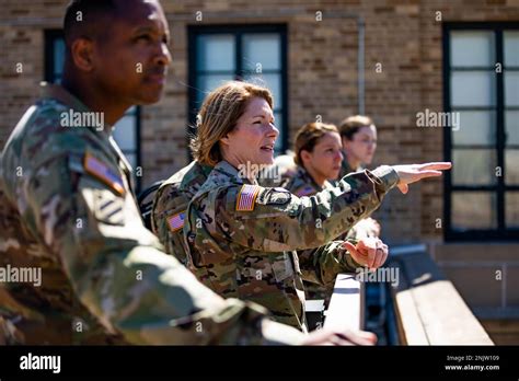 Usa General Des Kommandos S D Generalleutnant Laura Richardson