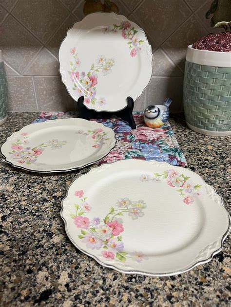 Vintage Homer Laughlin Virginia Rose Fluffy Rose Luncheon Plate Set