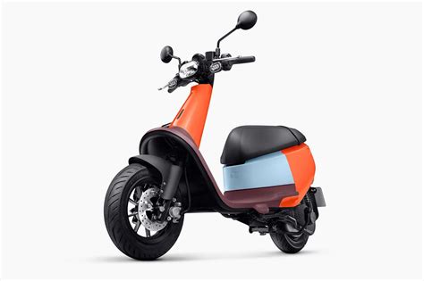 Gogoro Unveiled A Smart Electric Scooter With Battery Swapping Tech