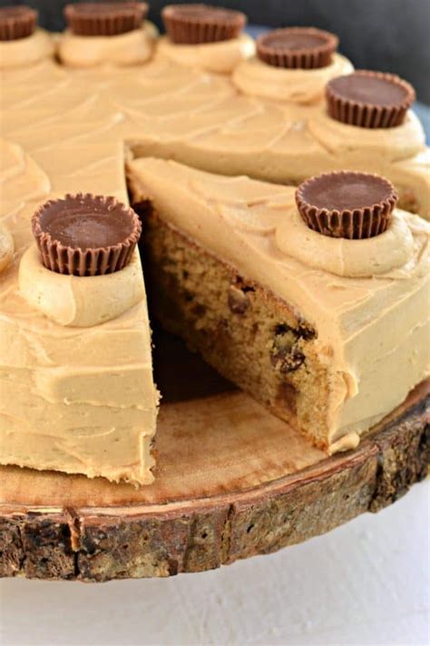 This Easy Reeses Peanut Butter Cake Is So Moist And Delicious The Peanut Butter Frosting Is F