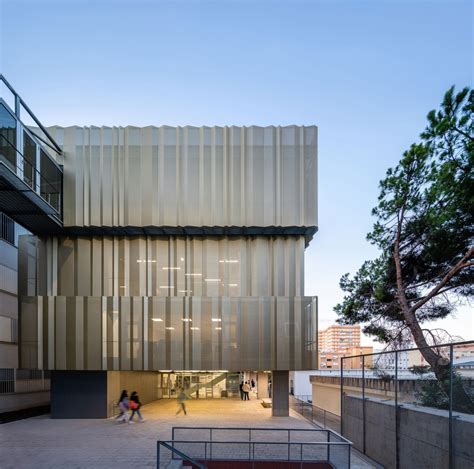 Reversible architecture. Library of the Algeciras Bay Campus of the University of Cadiz by OOOA ...