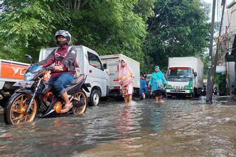 Sindo Hi Lite Akses Jalan Bandara Soetta Terendam Banjir Sepanjang