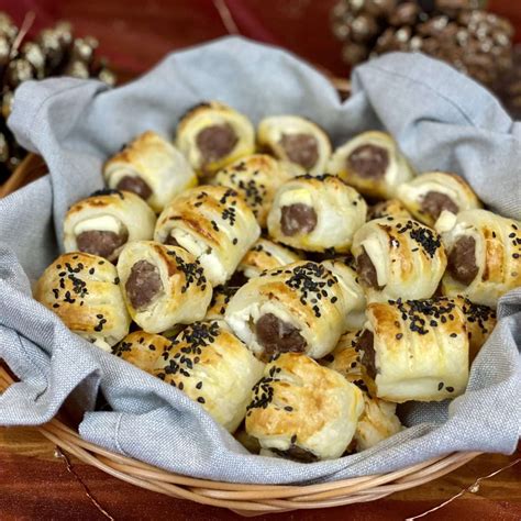 Salatini Di Sfoglia Con Salsiccia Una Famiglia In Cucina