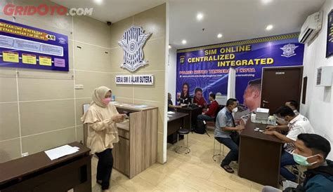 Begini Caranya Biar Enggak Antre Lama Saat Perpanjang Sim Di Gerai Sim