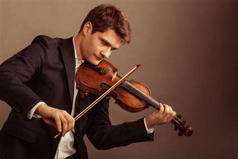 How To Hold The Violin Properly In Easy Steps Violin Violinist