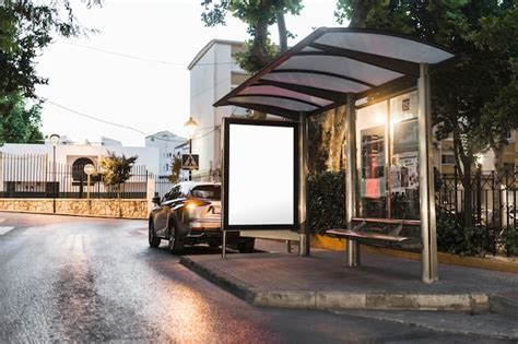 Paragem De Autocarro Moderno Cartaz Branco Em Branco Na Estrada