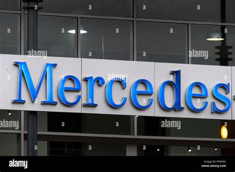 Mercedes sign logo Stock Photo - Alamy