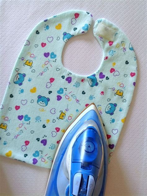 How To Sew A Baby Bib In 5 Steps Baby Sewing Patterns Baby Bibs