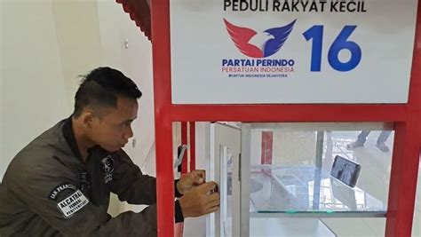 Dapat Gerobak Gratis Partai Perindo Pedagang Mi Bakso Di Semarang Kini