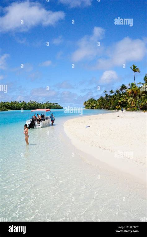 One Foot Island Aitutaki Stock Photo - Alamy