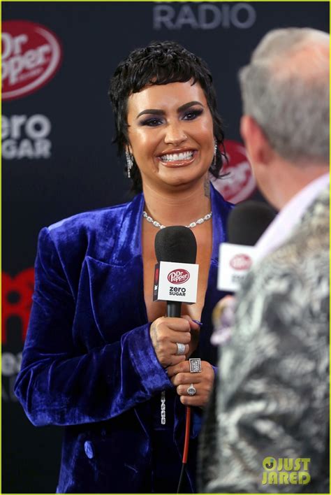 Demi Lovato Announces Sex Toy The Demi Wand Photo 4657334 Demi