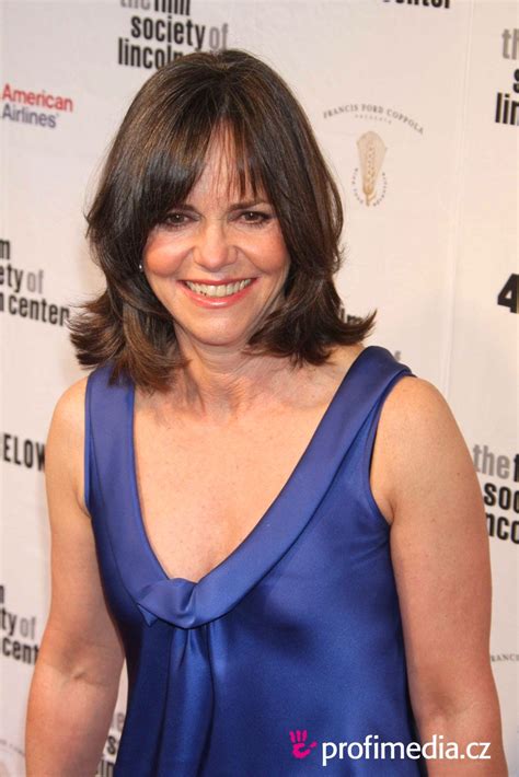 Sally Field Hairstyle In 2023 Sally Field Hairstyles Short Hair