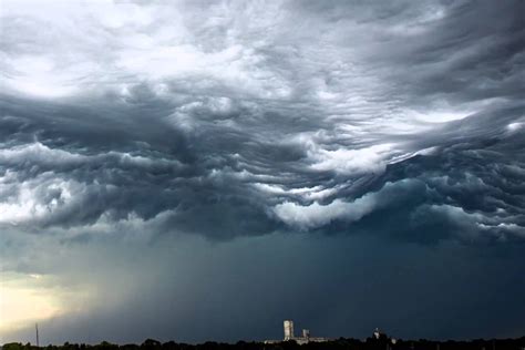 Stunning Time Lapse Footage Shows Undulatus Asperatus Clouds Rolling