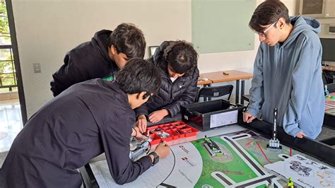 Equipo del colegio se prepara para su primera participación en el