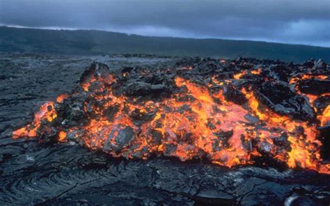 How Do Pahoehoes Compare And Contrast With Aa Lava Flows Geology Base