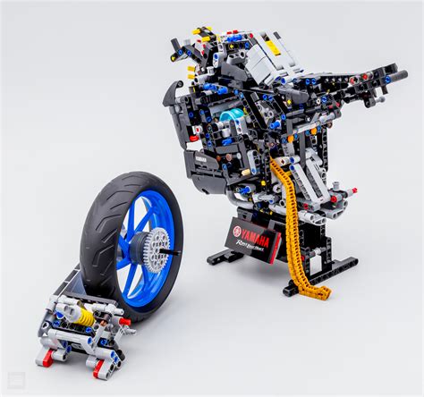 Review LEGO Technic 42159 Yamaha MT 10 SP HOTH BRICKS