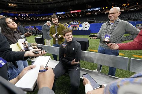 Texas Backup QB Arch Manning Steals Spotlight Ahead Of Sugar Bowl