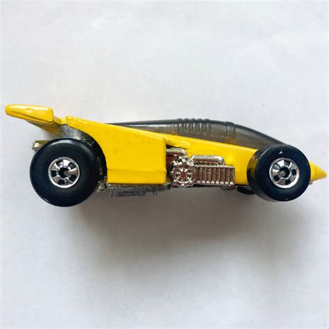 Hot Wheels Shadow Jet Yellow 1989 Without Packaging Scale64