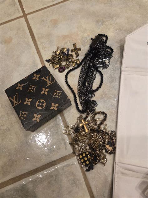 Necklace Storage, Box And Costume Jewelry - Bosley Auctioneers