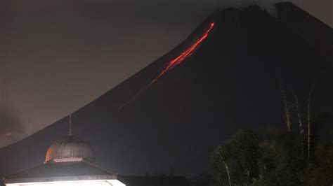 Merapi Yanarda Nda Volkanik Hareketlilik Alarm Seviyesi E